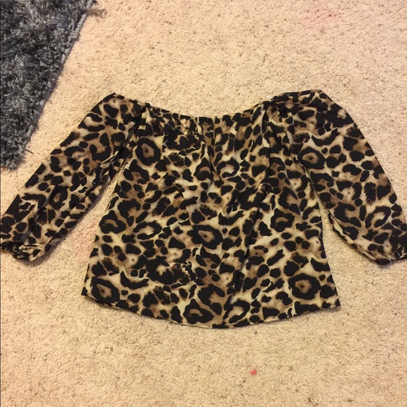 Cheetah print of Shoulder Top, BNWOT straight from - Picture 2 of 3